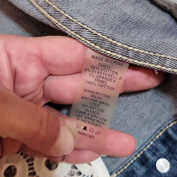 Two by Vince Camuto Denim Vest with White Crochet Lace Back Detail Size XS - Picture 4 of 8